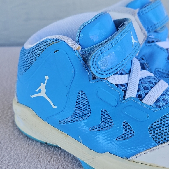 Nike Air Jordan Play In These 2 Toddler Size 6C Carolina Blue Hook and L… - Picture 12 of 12